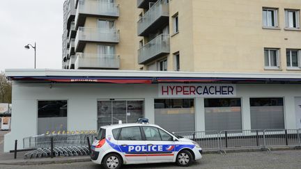 Le magasin Hyper Cacher, cible de l'attentat commis par Amedy Coulibaly, qui a tu&eacute; quatre otages, tous juifs, le 9 janvier 2015, pr&egrave;s de la porte de Vincennes &agrave; Paris. (WINFRIED ROTHERMEL / PICTURE ALLIANCE / AFP)