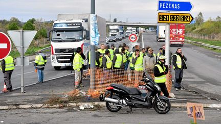 Des "gilets jaunes" à Béziers (Hérault), le 20 novembre 2018. (MAXPPP)