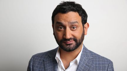 Cyril Hanouna dans les studios de la chaîne D8 (devenue C8) à Boulogne-Billancourt (Hauts-de-Seine), le 13 octobre 2014. (MAXPPP)