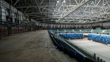 La Carioca Arena 1, qui hébergeait les épreuves de basketball, aujourd’hui déserte et inutilisée. (YASUYOSHI CHIBA / AFP)