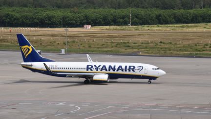 Un&nbsp;Boeing 737 de Ryanair, le 5 juillet 2019, à l'aéroport de Cologne-Bonn en Allemagne.&nbsp; (HORST GALUSCHKA / DPA / AFP)