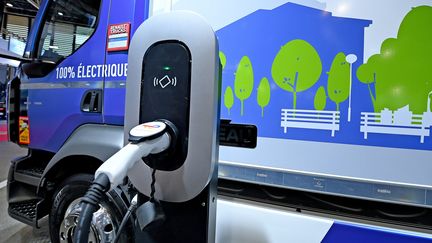 Un camion électrique au salon Solutrans, le 16 novembre 2021, à Chassieu, près de Lyon (Rhône). (RICHARD MOUILLAUD / MAXPPP)