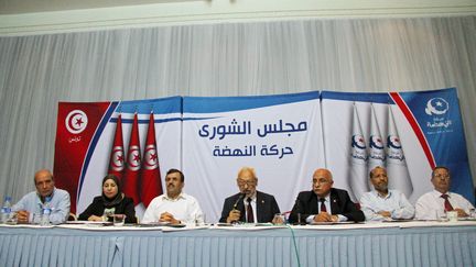 Dirigeants du parti d'inspiration islamiste Ennahdha réunis à Tunis le 19 octobre 2019. Au centre, le leader du parti, Rached Ghannouchi, en train de s'exprimer. (MOHAMED HAMMI/SIPA)