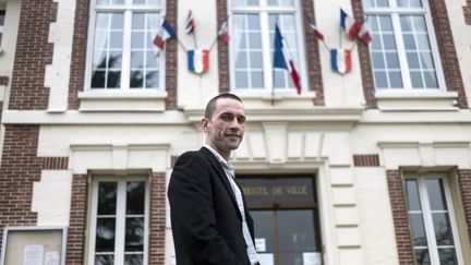 Le maire FN Cyril Nauth, le 31 mars 2014 &agrave; Mantes-la-Ville (Yvelines). (FRED DUFOUR / AFP)