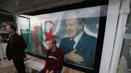 Portrait du président Abdelaziz Bouteflika à Alger, le 11 février 2019. (BILLAL BENSALEM / NURPHOTO)