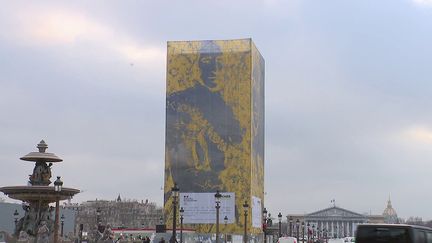 En ce moment a lieu la restauration du plus ancien monument de Paris. L’obélisque qui trône sur la place de la Concorde depuis 1836 est à présent caché sous une bâche afin d'être rénové. (FRANCE 2)