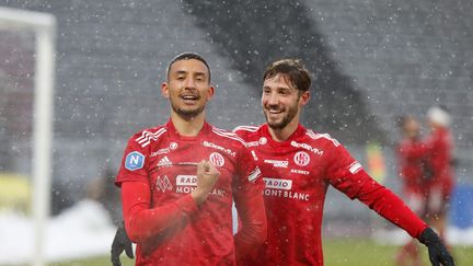 Mayden El Jaouhari et Alexandre Fillon célèbrent un but lors du match entre Annecy et Avranches, le 1er avril 2022. (GR?GORY YETCHMENIZA / MAXPPP)