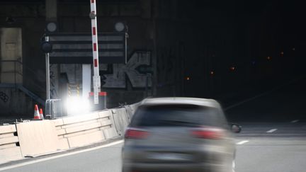 Illustration d'un radar se déclenchant à cause d'un excès de vitesse, le 20 avril 2022 à Saint-Etienne.&nbsp; (PHOTO D'ILLUSTRATION / CHARLY JURINE PRO / MAXPPP)