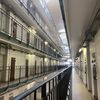 Une des divisions de la maison d’arrêt reservé aux hommes à la prison de Fresnes. (LAURIANE DELANOE / RADIO FRANCE)