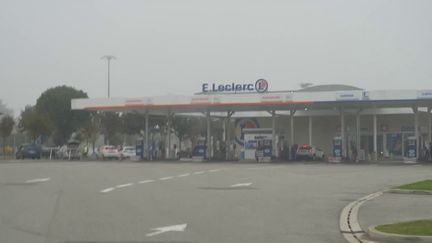 Pénurie de carburant : des automobilistes se rendent sur l’autoroute pour faire le plein