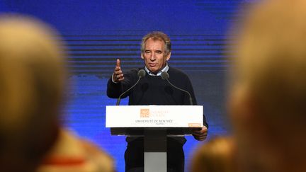 Le président du MoDem, François Bayrou, lors d'un discours à Guidel (Morbihan), le 29 septembre 2017. (DAMIEN MEYER / AFP)