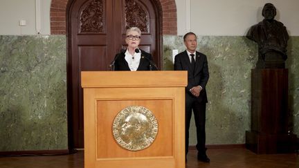 Berit Reiss-Andersen, présidente du comité du prix Nobel de la paix, s'exprime lors d'une conférence de presse pour annoncer le lauréat du prix Nobel de la paix 2022 à l'Institut Nobel norvégien à Oslo, le 7 octobre 2022.&nbsp; (HEIKO JUNGE / NTB)