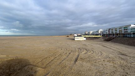 La plage de Berck-sur-Mer (Pas-de-Calais) o&ugrave; a &eacute;t&eacute; retrouv&eacute;e une fillette morte, le 20 novembre 2013. (DENIS CHARLET / AFP)