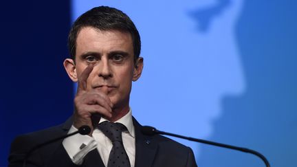 Le Premier ministre, Manuel Valls, le 13 avril 2016 à Vaulx-en-Velin en banlieue de Lyon (Rhône). (PHILIPPE DESMAZES / AFP)