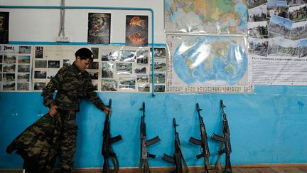 dispense tous les cours d'une école russe classique, il propose aussi des entraînements dans un camp militaire à la fin de l’année scolaire.
 
 
 (REUTERS / Eduard Korniyenko)