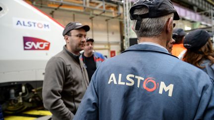 Des salariés de l'Alstom sur le site de Belfort (Territoire de Belfort), le 22 février 2017. (SEBASTIEN BOZON / AFP)