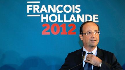 Fran&ccedil;ois Hollande, candidat socialiste &agrave; l'&eacute;lection pr&eacute;sidentielle, juste avant son premier grand meeting de campagne &agrave; M&eacute;rignac pr&egrave;s de Bordeaux, le 4 janvier 2012 (JEAN-PIERRE MULLER / AFP)