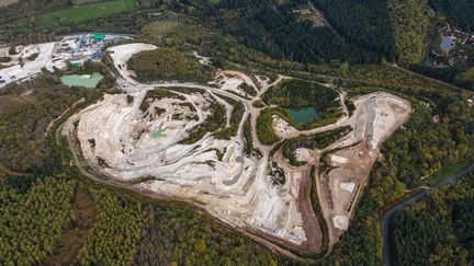 La carrière de Beauvoir à Échassières, dans l’Allier pourrait devenir l’une des plus grandes mines de lithium en Europe. (GUY CHRISTIAN / HEMIS.FR / AFP)