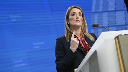 La présidente du Parlement européen Roberta Metsola lors d'un sommet du Conseil européen à Bruxelles, le 15 décembre 2022. (JOHN THYS / AFP)