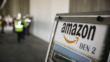 Une pancarte Amazon dans son entrepot d'Aurora (Colorado). (MARC PISCOTTY / GETTY IMAGES NORTH AMERICA)