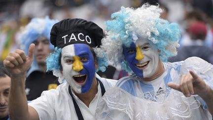 Des supporters argentins patientent dans les gradins avant la rencontre contre les Pays-Bas, mercredi 9 juillet &agrave; Sao Paulo (Br&eacute;sil).&nbsp; (JUAN MABROMATA / AFP)