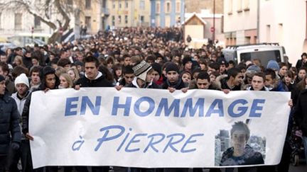 Marche silencieuse pour Pierre, le lycéen tué à Belfort (3 décembre 2010) (AFP/SEBASTIEN BOZON)