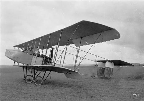 &nbsp; (©Deux aviateurs dans un biplan, Musée de l'armée, Paris)