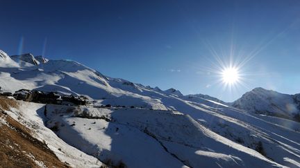 La station de Peyragudes, situ&eacute;e dans les d&eacute;partements des Hautes-Pyr&eacute;n&eacute;es et de la Haute-Garonne, deux d&eacute;partements plac&eacute;s en vigilance orange pour risques d'avalanches le 6 f&eacute;vrier 2013. (PASCAL PAVANI / AFP)