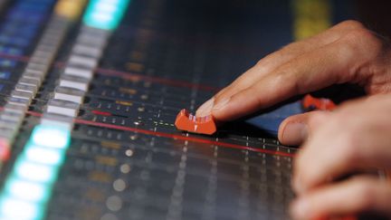 Un technicien radio à l'oeuvre (image prétexte)
 (Kenzo Tribouillard / AFP)