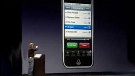 "iPhone" présenté par Steve Jobs en janvier 2007. (© F2)