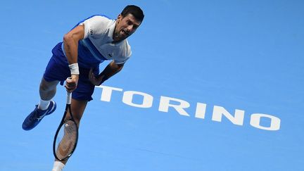 Novak Djokovic lors de son match face à Casper Ruud, le lundi 15 novembre 2021. (MARCO BERTORELLO / AFP)