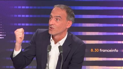 Raphaël Glucksmann, tête de liste PS-Place publique aux élections européennes, le 7 juin 2024 sur franceinfo. (FRANCEINFO / RADIO FRANCE)