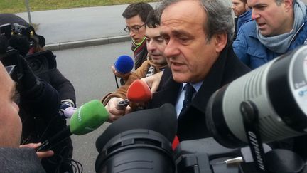  (L'arrivée de l'ancien numéro 10 des Bleus au siège de la FIFA à Zurich. © Philippe Etienne/Radio France)