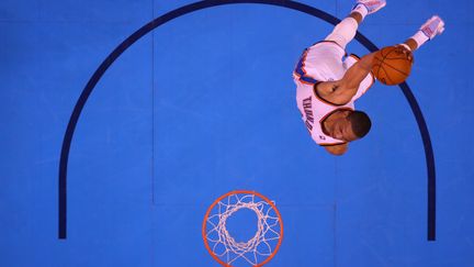 Russell Westbrook s'envole au dunk (RONALD MARTINEZ / GETTY IMAGES NORTH AMERICA)