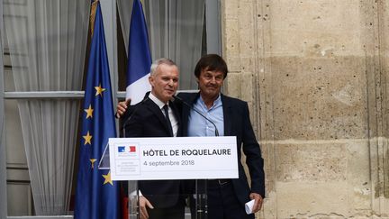 François de Rugy et Nicolas Hulot lors de la passation au ministère de la Transition écologique, le 4 septembre 2018. (PHILIPPE LOPEZ / AFP)