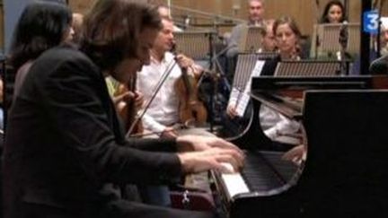 Les concertos 22 et 25 de Mozart, nouvel album du pianiste David Fray
 (Culturebox)