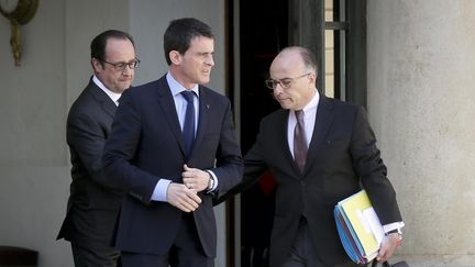  (François Hollande, Manuel Valls et Bernard Cazeneuve le 22 avril à la sortie du Conseil des ministres © MaxPPP)