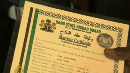 Un contrat de mariage en bonne et due forme scelle une union arrangée par les autorités de Kano. (FTV)