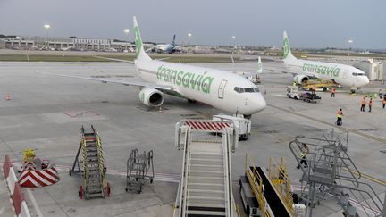 Des avions sur le tarmac de l'aéroport d'Orly (26 juin 2020). (ERIC PIERMONT / AFP)