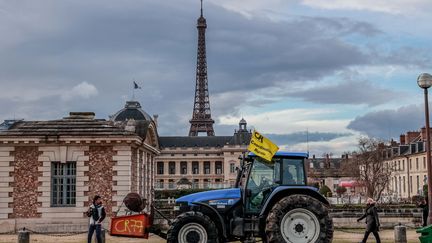 Farmers demonstrate before the opening of the Salon, February 23, 2024. (GUILLAUME BONNAUD / MAXPPP)