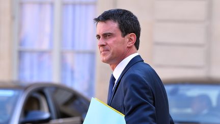 Le Premier ministre, Manuel Valls, quitte l'Elys&eacute;e, le 12 mars 2016. (MUSTAFA YALCIN / ANADOLU AGENCY / AFP)