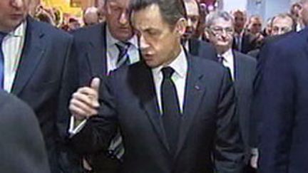 Nicolas Sarkozy a arpenté les allées du salon avant de participer à une table ronde avec les agriculteurs. (F3)