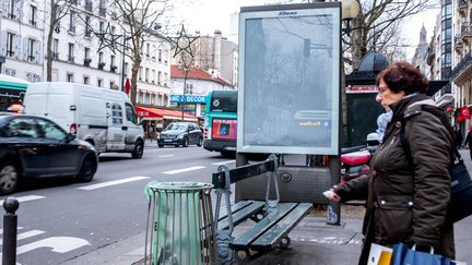 Un panneau publicitaire JCDecaux vide, le 10 janvier 2018, à Paris.&nbsp; (MAXPPP)