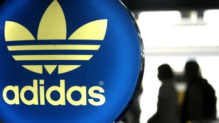 L'&eacute;quipementier sportif allemand Adidas a anticip&eacute; un possible &eacute;clatement de la zone euro.&nbsp; (TIMM SCHAMBERGER / DDP / AFP)