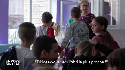 "On veut un avenir plus radieux pour l'Ukraine" : dans cette école de Kiev, en pleine alerte aérienne, les cours continuent dans les abris