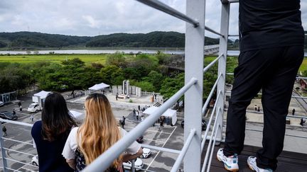 La frontière entre les deux Corées, près de la zone démilitarisée de Paju, le 21 septembre 2021. (ANTHONY WALLACE / AFP)