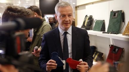 Bruno Le Maire aux Galeries Lafayette, boulevard Haussmann à Paris, le 28 juin 2017. (GEOFFROY VAN DER HASSELT / AFP)