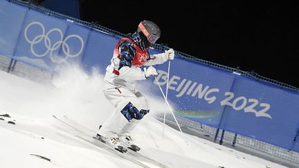 Benjamin Cavet lors de la finale du ski de bosses aux JO de Pékin, le 5 février 2022. (HERVIO JEAN-MARIE / KMSP)