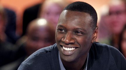 Omar Sy sur le plateau du "Grand Journal" de Canal+, le 7 f&eacute;vrier 2012. (PATRICK KOVARIK / AFP)