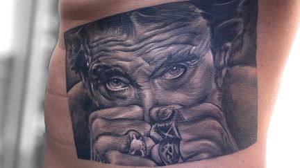 Tatouage réalisé sur Emmanuel, 48 ans, en 2015 à Châlon-sur-Saône (Saône-et-Loire). (MANU BADET)